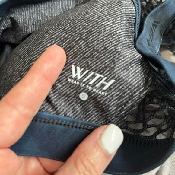 Peloton Wear it to Heart Diamond Print Logo Sports Bra Size Small - Picture 3 of 5